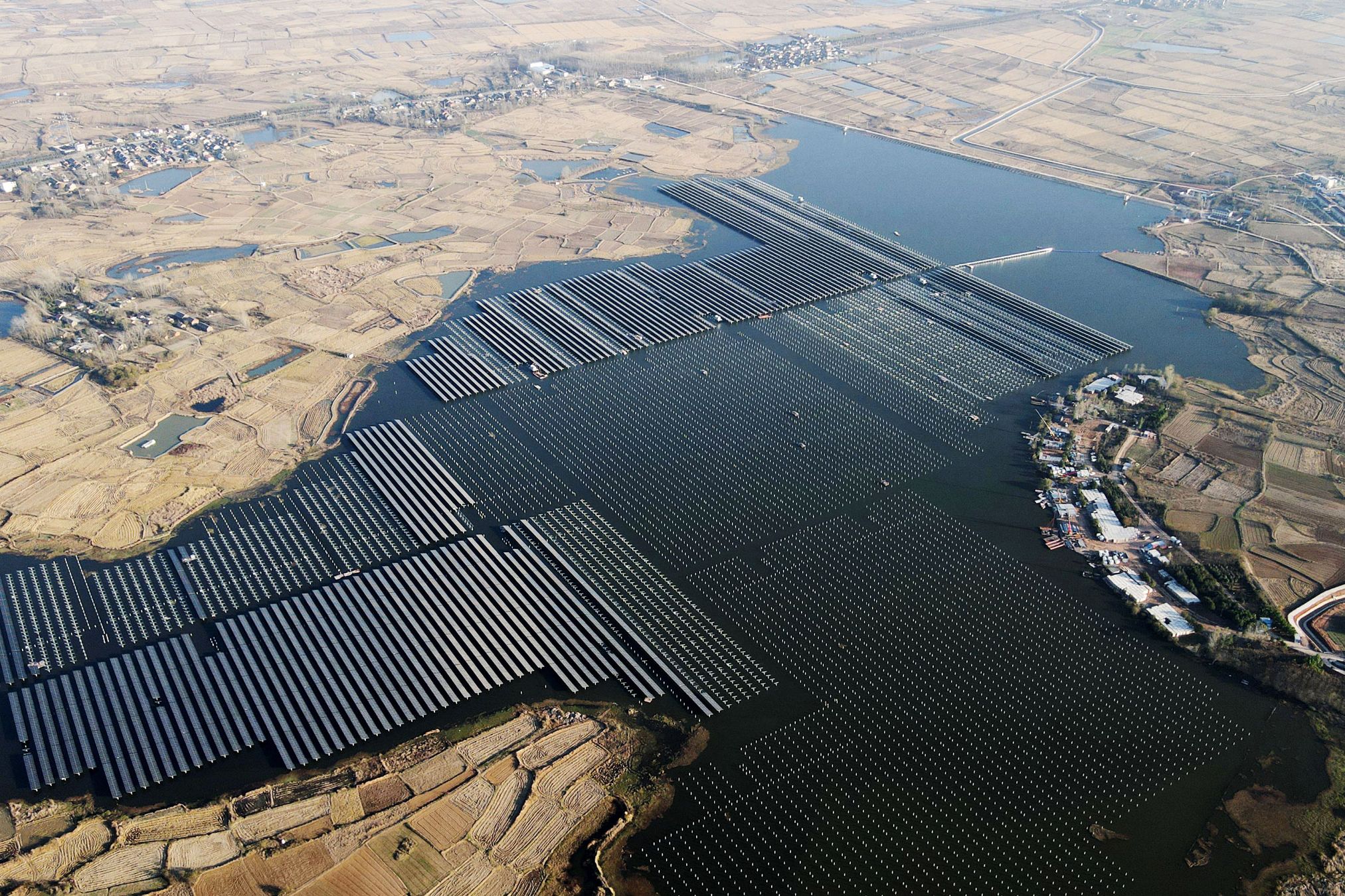 Floating solar panels on reservoir